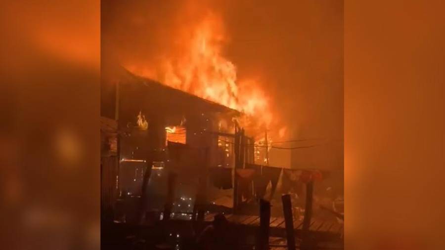 Viviendas consumidas por el fuego que se propagó desde tempranas horas. $!Viviendas consumidas por el fuego que se propagó desde tempranas horas.