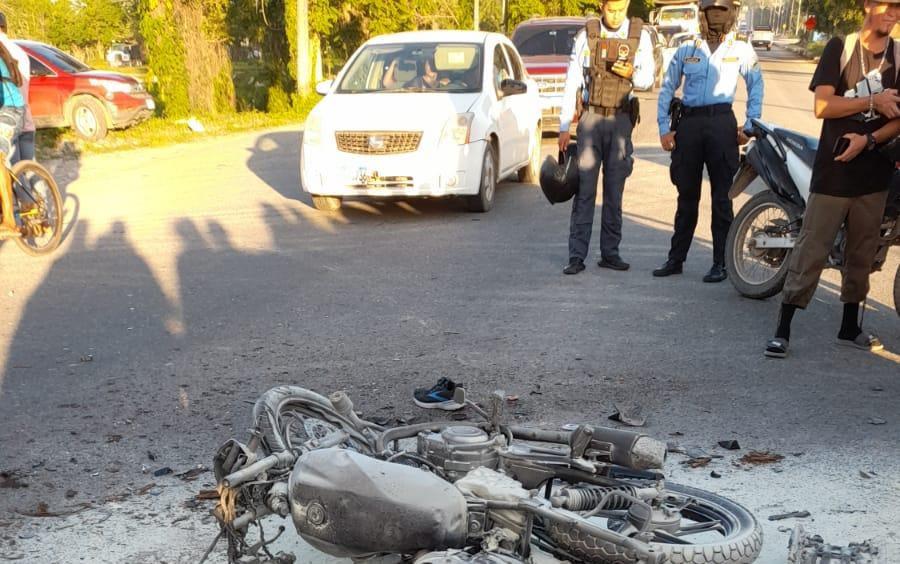 Motociclista muere calcinado al colisionar con camión en La Ceiba