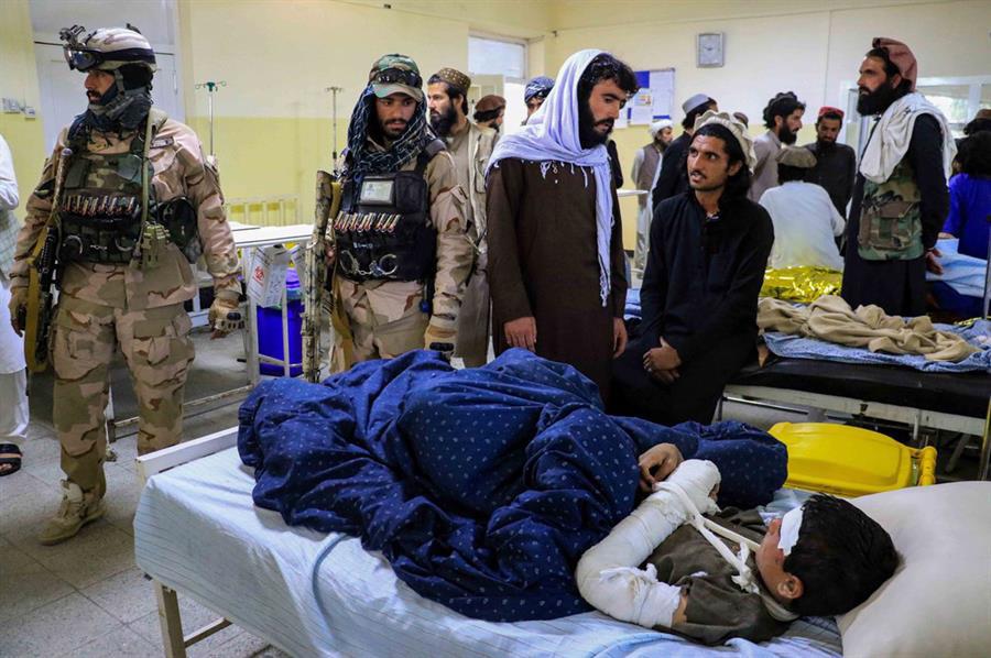 Más de 1,000 muertos y 1,500 heridos deja potente terremoto en Afganistán