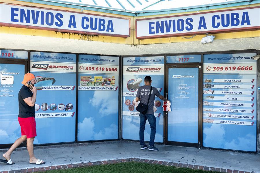 Cubanos de Miami celebran que EEUU reduzca restricciones sobre remesas y vuelos a Cuba