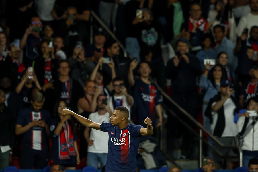 Mbappé festejando su segundo gol con el PSG en la presente temporada de la Ligue 1.