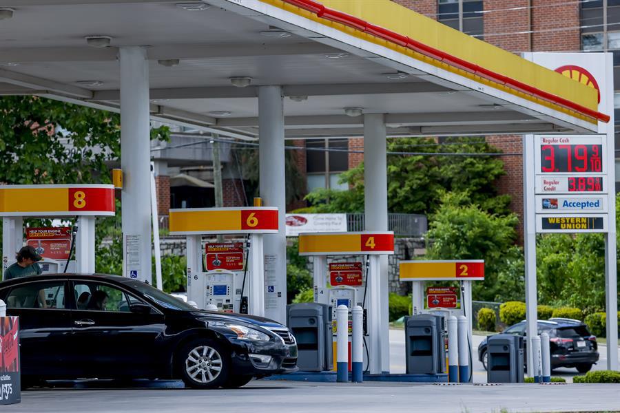 Demócratas de EEUU presentan una ley para frenar el alza de la gasolina