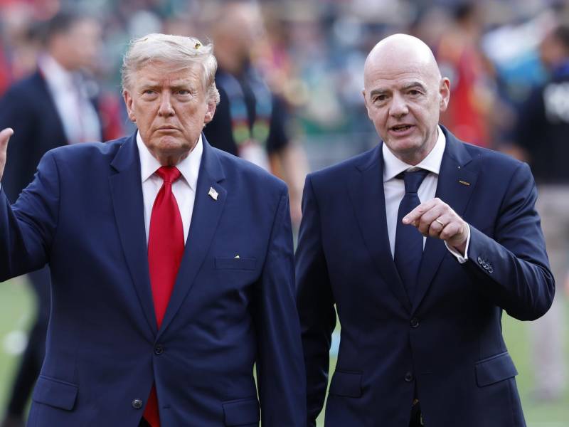 El presidente estadounidense, Donald Trump, y el presidente de la FIFA, Gianni Infantino, en imagen de archivo. EFE/EPA/SHAWN THEW