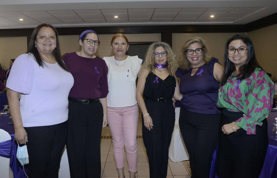 Nadia Morales, Silvia Salazar, Yanira Rodríguez, Patricia Ortega, Ruth Caballero y Graciela Cruz
