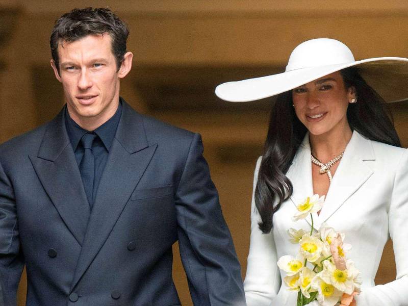 Las emociones estuvieron a flor de piel en la boda civil de Dua Lipa y Callum Turner. Una fuente reveló al periódico estadounidense The Sun que el actor estaba llorando y temblando al ver a su deslumbrante novia caminar hacia el altar.
