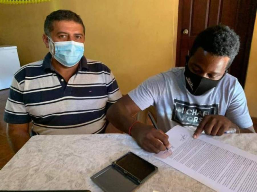 A sus 37 años, el mediocampista hondureño Marvin Chávez vuelve al fútbol y ha firmado un contrato con el Cedrito FC, equipo de la Liga de Ascenso de Honduras.