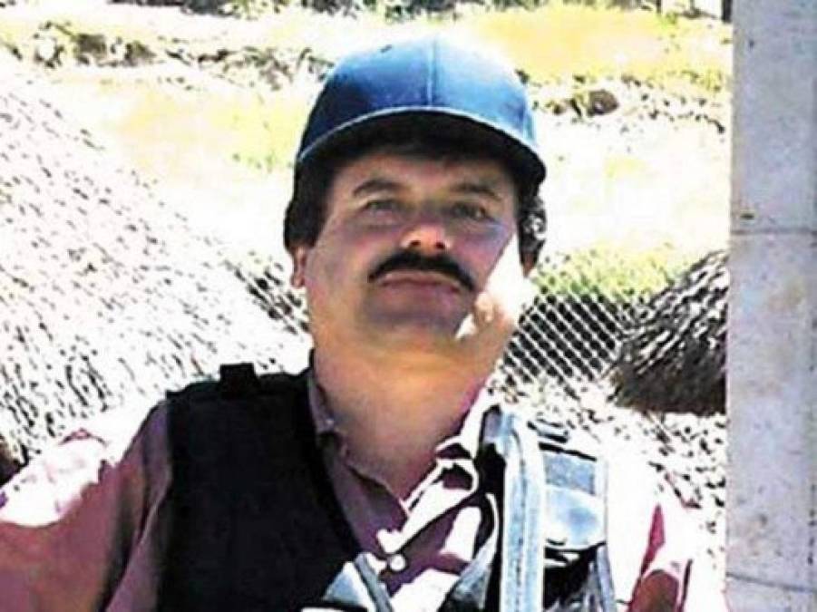 1980.- Comienza a trabajar para el capo de la droga Miguel Ángel Félix Gallardo, líder del cártel de Guadalajara y el principal narcotraficante de cocaína de entonces en México.