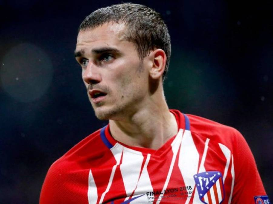 El fichaje de Antoine Griezmann por el Barça va camino de convertirse en el culebrón del verano. Medios indican que el atacante le habría dicho a sus compañeros del Atlético que se quedaría con ellos, sin embargo la prensa catalana señala que hay un acuerdo para unirse al club catalán.