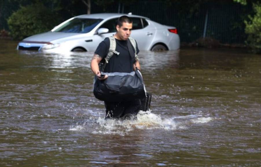 En Spring Lake, algunos residentes decidieron evacuar por su propia cuenta ante la rápida crecida de las aguas.