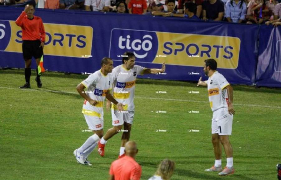 Fernando Morientes se encargó de abrir el marcador en el estadio Morazán a los 11 minutos de haber comenzado el juego.