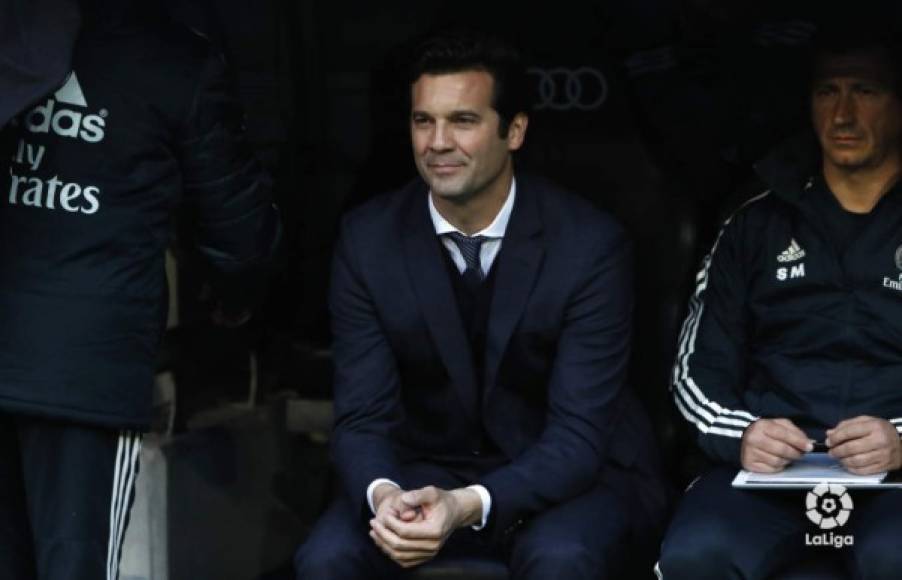 Santiago Solari en el banquillo en el Bernabéu.