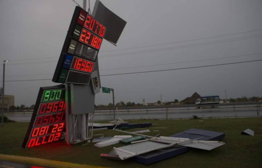 Oscilando entre las categorías 4 y 5, María ha dejado hasta ahora 18 muertos confirmados en su brutal paso por el Caribe: dos en Guadalupe, 15 en Dominica y uno en Puerto Rico.