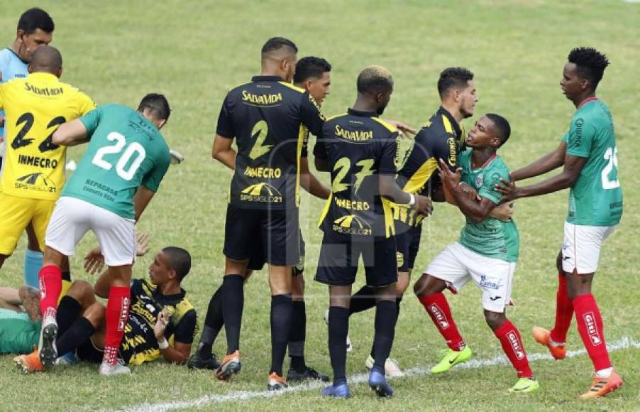 Edwin Solani Solano protagonizó una pequeña bronca en el segundo tiempo con jugadores del Real España.