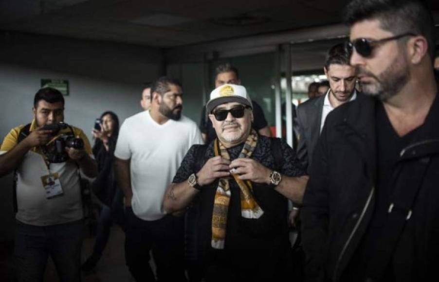 Supporters of Argentine former football star and coach of Gimnasia y Esgrima La Plata Diego Maradona gather outside the hospital where he undergoes a brain surgery for a blood clot, in Olivos, Buenos Aires province, on November 3, 2020. (Photo by JUAN MABROMATA / AFP)