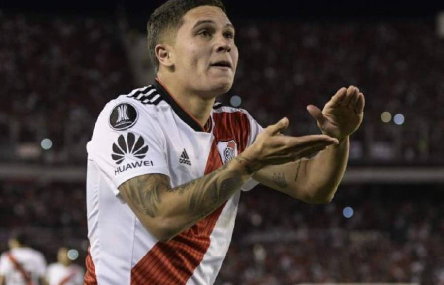 Juan Fernado Quintero: Medios argentinos señalan que el talentoso jugador colombiano seguirá en River Plate por seis meses más ya que rechazó ofertas de China.
