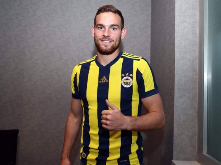 El Fenerbahçe ha anunciado que ha llevado a cabo la contratación de Vincent Janssen, futbolista que llega a la liga otomana procedente del Tottenham.