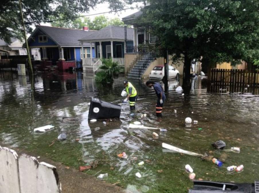 'Esto va a ser un suceso en Luisiana con inundaciones en la costa y fuertes lluvias que potencialmente pueden impactar en todo el estado. Nadie debería tomarse esta tormenta a la ligera. Como todos sabemos demasiado bien en Luisiana, baja intensidad no significa necesariamente bajo impacto', advirtió el gobernador.