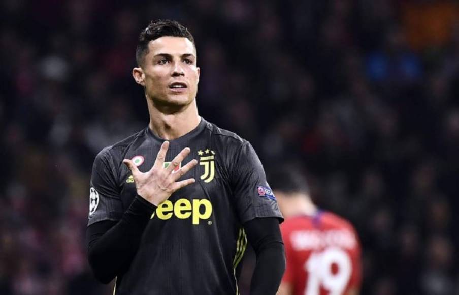 A Cristiano Ronaldo le estaban gritando de todo los aficionados del Atlético de Madrid durante el partido y el portugués respondió a los insultos con gesto de la ‘manita’.