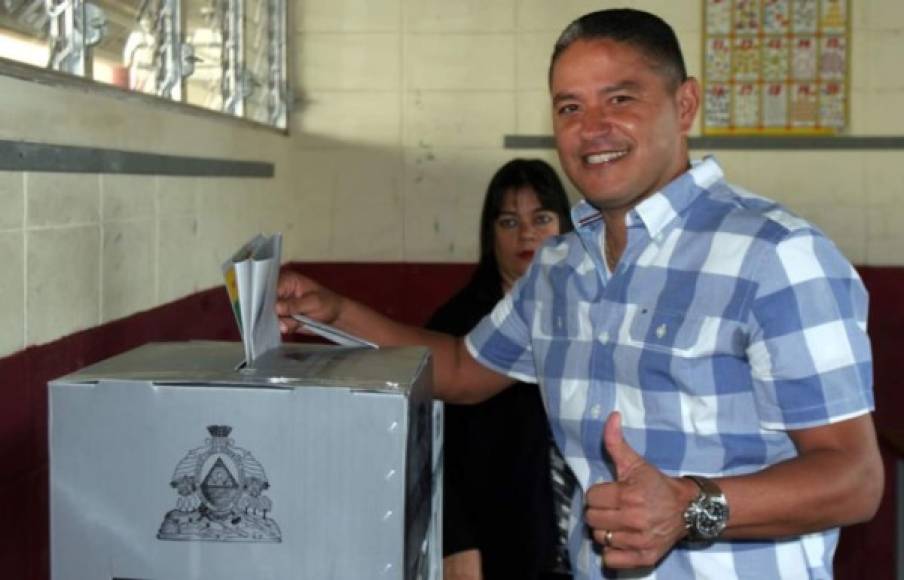 El exfutbolista hondureño Wilmer Velásquez es diputado del Congreso Nacional y busca la reelección en el Partido Nacional.