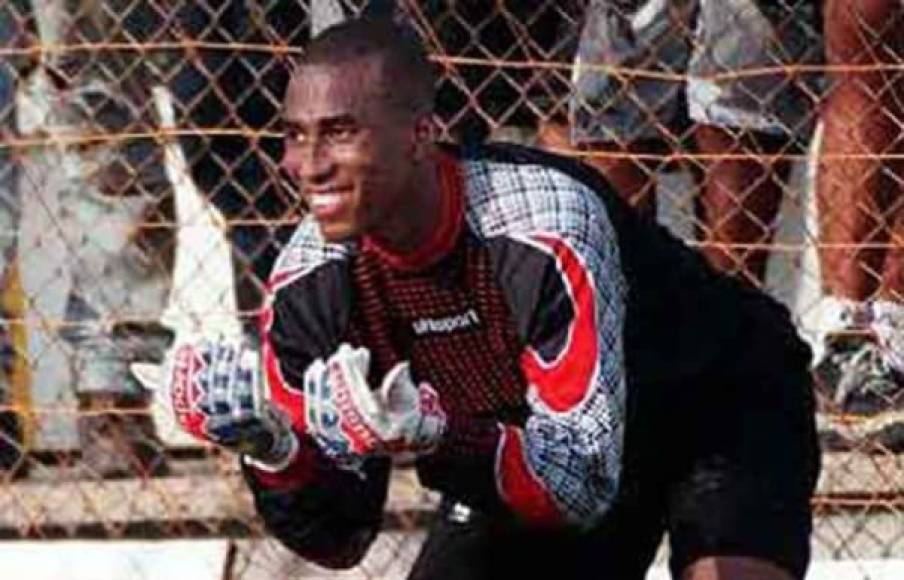 Lester Morgan Suazo. El ex futbolista costarricense se mató de un tiro en la cabeza en una cabaña a las afueras de San José, en octubre de 2002, cuando sólo tenía 26 años. Antes de morir dejó cuatro cartas: para su madre, para Donald Carvallo (el amigo que lo encontró sin vida), para la madre de su hija y para la dueña de la cabaña. Allí explicaba por qué se quitaba la vida y reiteraba su agobio por las pensiones alimentarias que le debía a sus dos hijos.