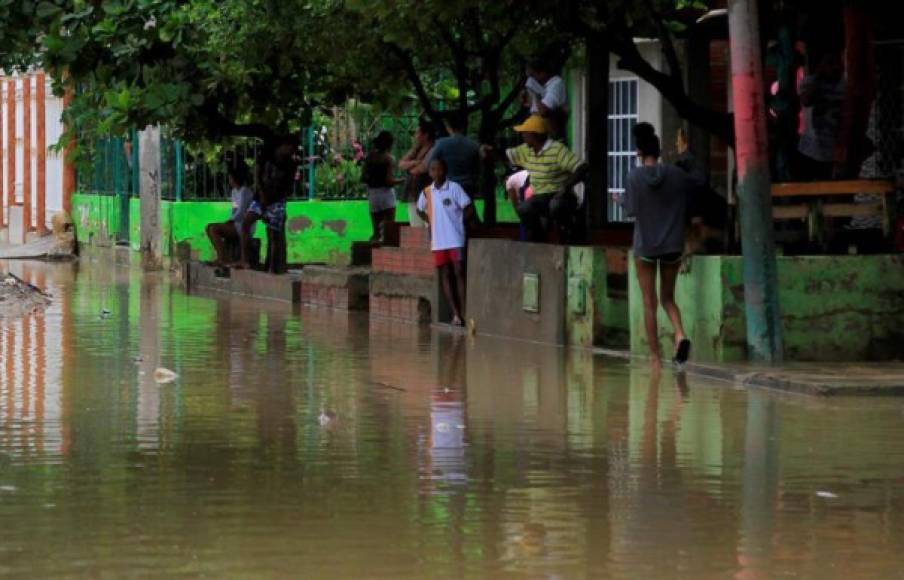 El presidente colombiano, Iván Duque, afirmó que ante la compleja situación que viven varias regiones por las lluvias, las autoridades 'mantendremos monitoreo, evaluamos acciones y pedimos a sus habitantes atender recomendaciones'<br/>