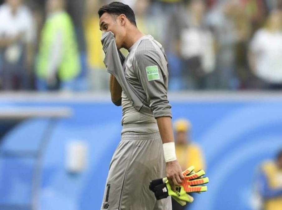 Keylor Navas se fue cabizbajo tras la derrota ante Brasil.