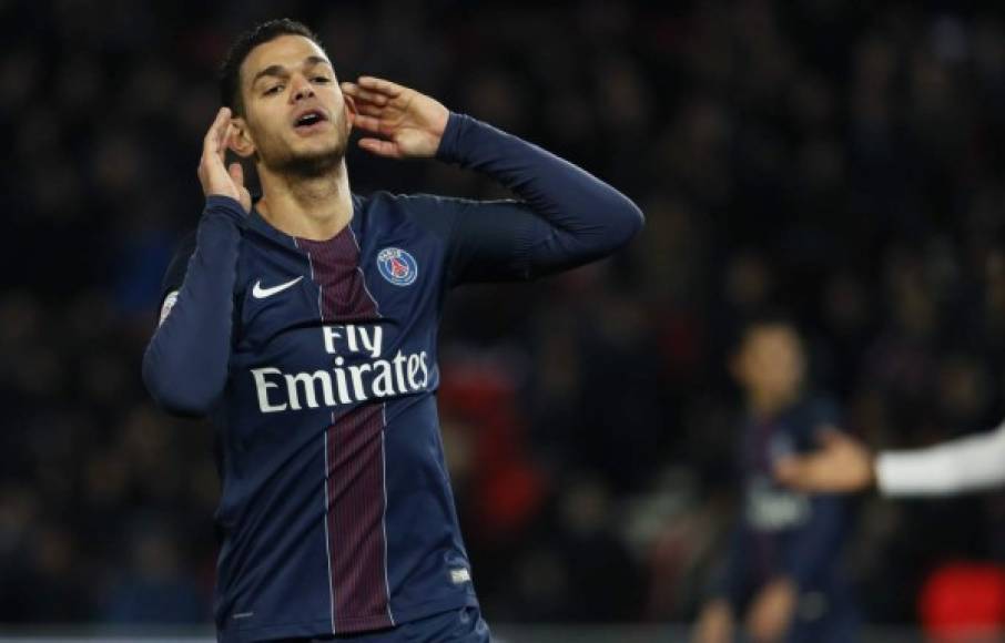 Hatem Ben Arfa: El jugador se rebela en el PSG y ha amenazado con emprender acciones legales contra el club después de ser obligado a ejercitarse con el filial, que milita en la cuarta división francesa. El futbolista considera que su contrato le garantiza trabajar con el plantel principal de la institución.