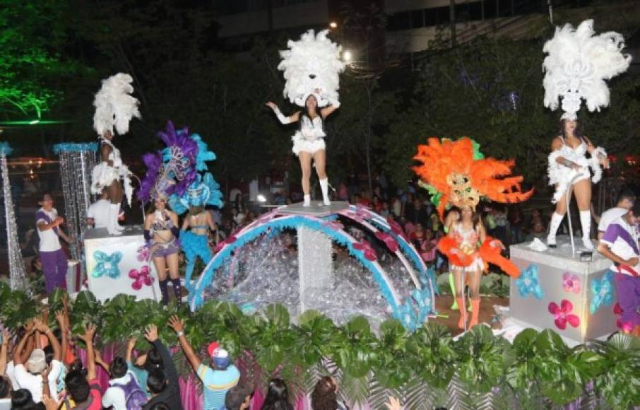 El carnaval capitalino movió al menos 600 mil personas según la alcaldía de Tegucigalpa.