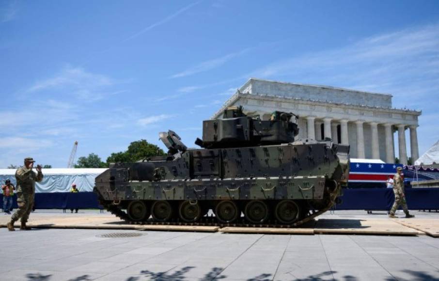 'Tenemos los nuevos tanques Sherman y tenemos los nuevos tanques Abram', escribió Trump en Twitter.