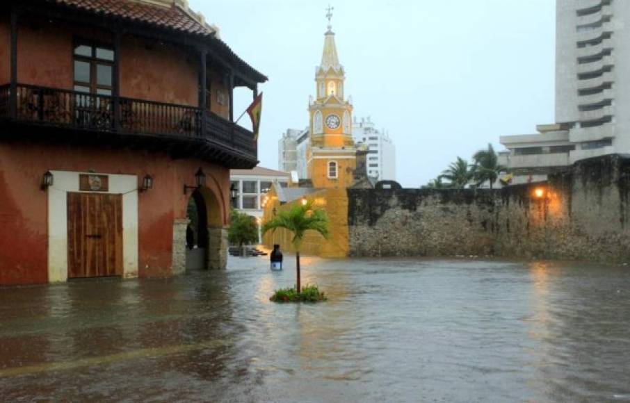 Las imágenes de las inundaciones se suceden una tras otras a lo largo y ancho de la ciudad.