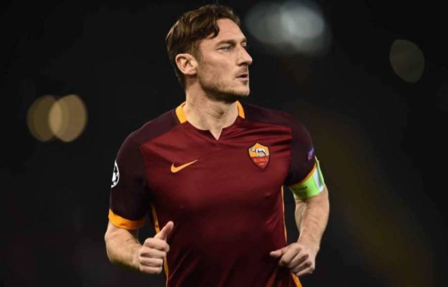 Francesco Totti ha anunciado mediante una carta que el partido del domingo será el último como jugador de la Roma. 'Roma-Génova, domingo 28 de mayo 2017, la última vez que podré vestir la camiseta de la Roma'.