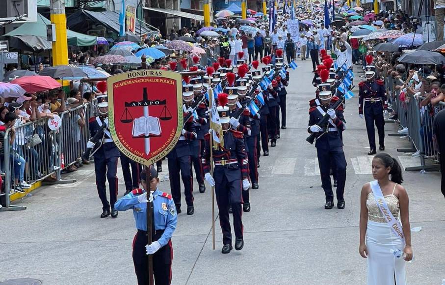 Los cadetes en los desfiles en El Progreso, Yoro, en donde fueron aplaudidos por los presentes que llegaron desde tempranas horas a disfrutar de las fiestas patrias. 