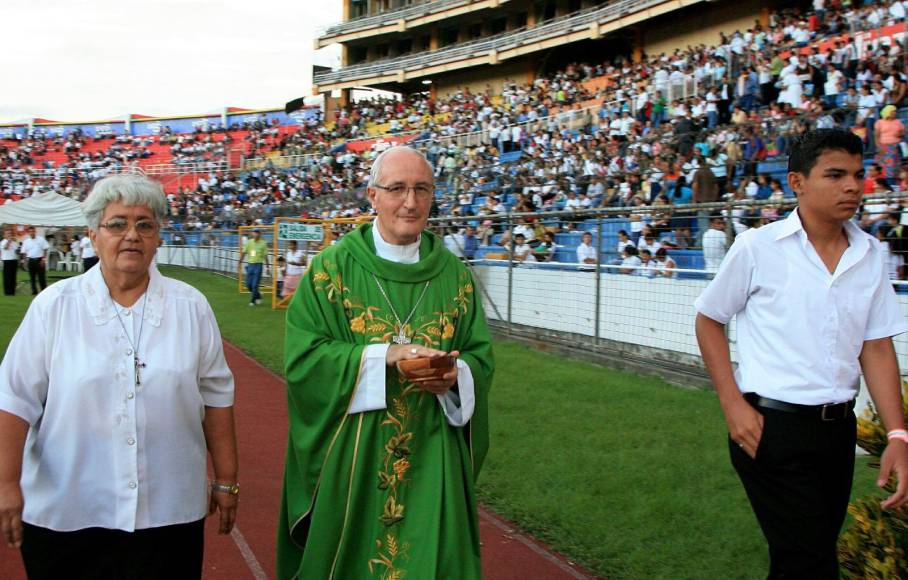 Ha sido vicepresidente y presidente de la Conferencia Episcopal de Honduras, cesando en este último servicio en agosto. 