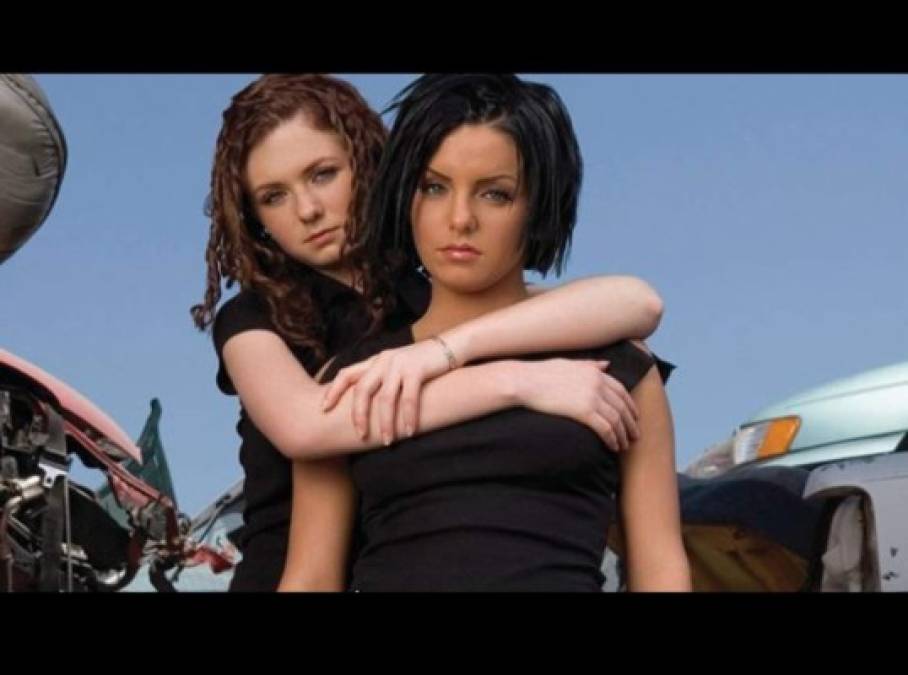 Sus integrantes eran las cantantes Lena Katina y Julia Volkova, quienes pregonaban el lesbianismo en sus canciones y videos.