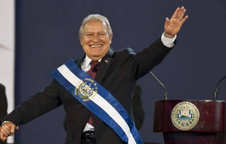 Salvador Sánchez Cerén (Expresidente de la República 2014-2019). <br/>Sánchez Cerén es el último de esta selecta lista de políticos salvadoreños acusados por corrupción y que se encuentran prófugos de la justicia.