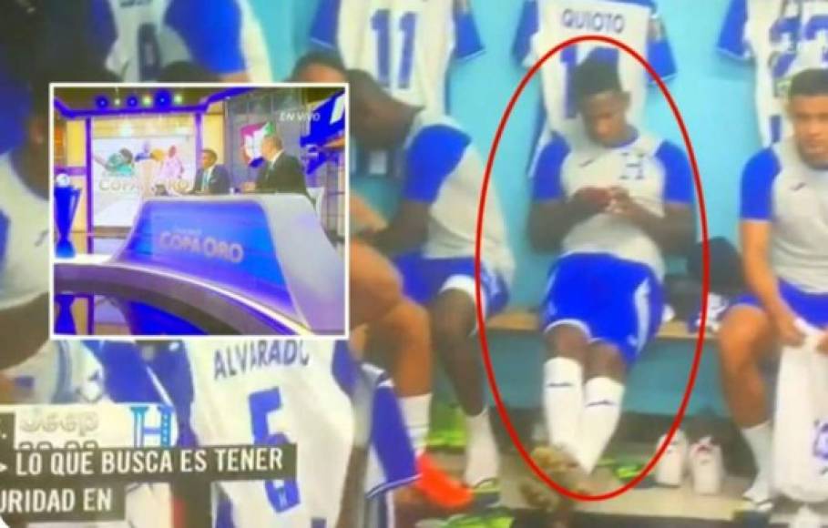 Una imagen muy criticada de Romell Quioto fue esta en el vestuario de la Selección de Honduras. El futbolista fue captado por las cámaras de televisión con celular en mano minutos antes de salir a la cancha para el partido contra Jamaica en la Copa Oro 2019.