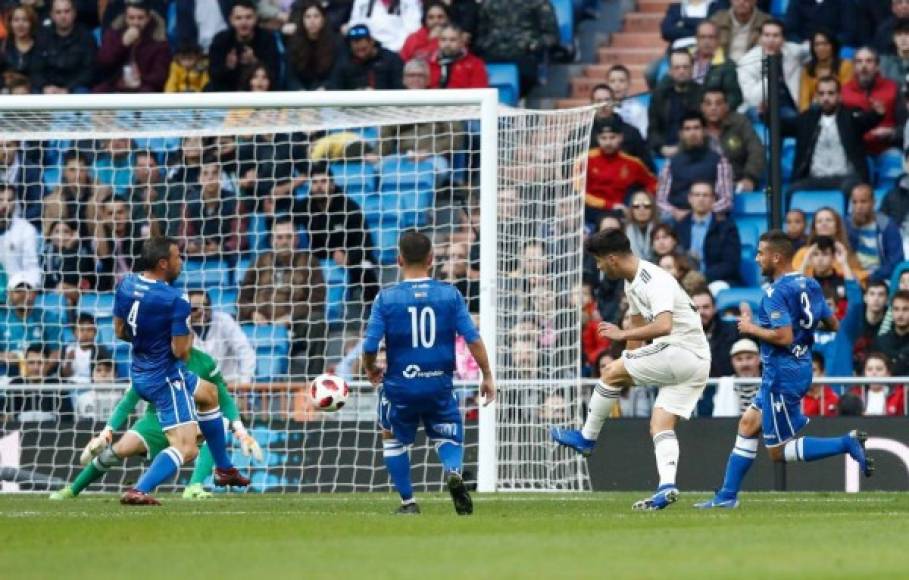 Marco Asensio al momento de hacer su segundo gol del partido.