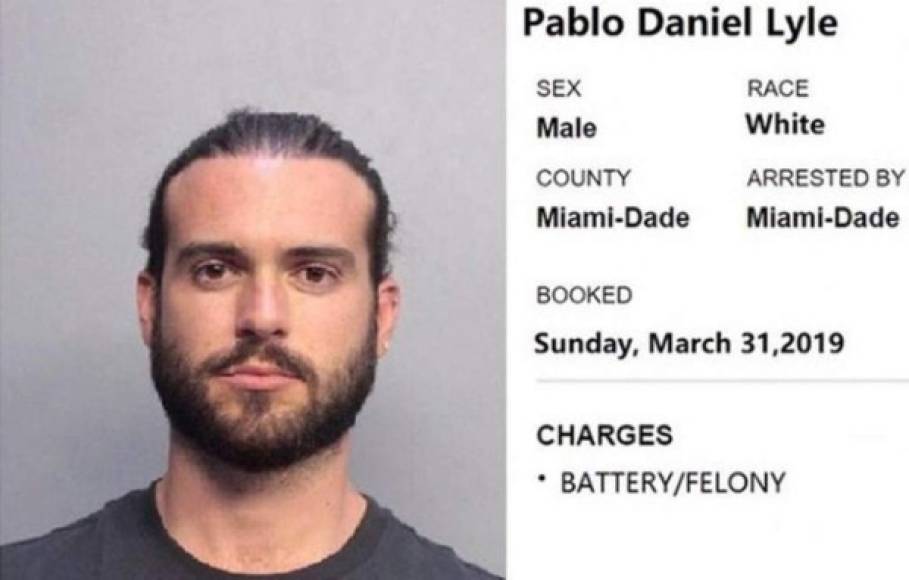 El actor fue detenido en el aeropuerto de Miami el pasado 31 de marzo, después del incidente. Posteriormente salió tras pagar una fianza de $ 5,000.