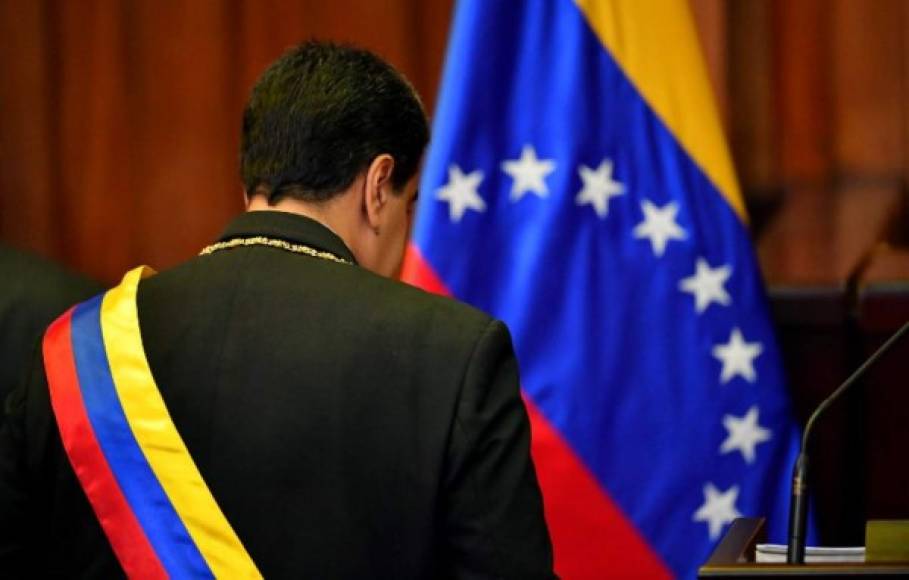 El presidente de Venezuela, Nicolás Maduro, juró hoy para un segundo período de Gobierno que lo mantendrá en el poder hasta el año 2025 pese al rechazo de la Comunidad Internacional que desconoce su reelección, exceptuando los aliados tradicionales de Caracas.