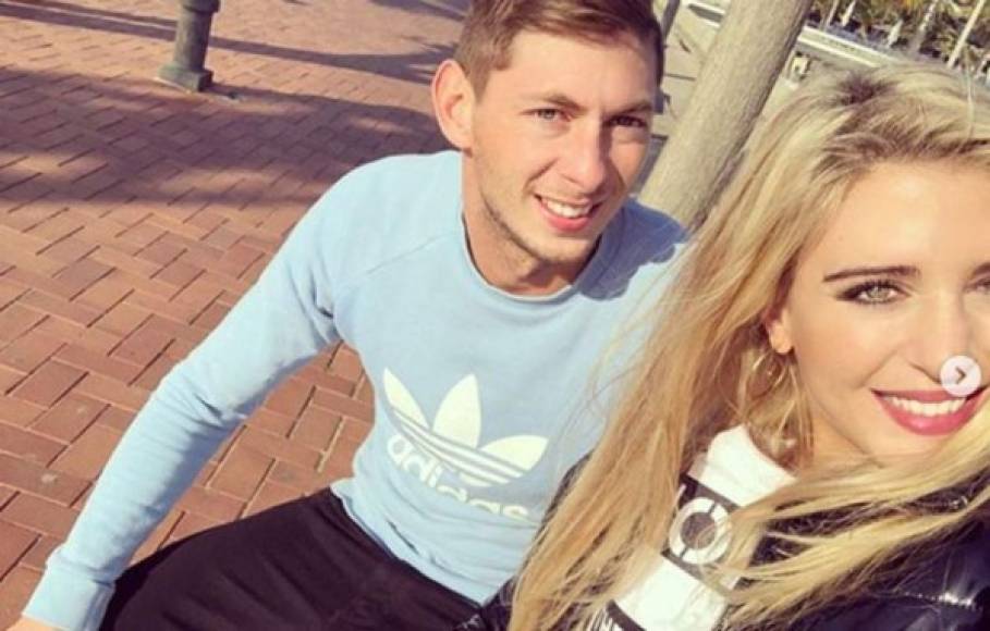 Actualmente Emiliano Sala estaba sin pareja sentimental. Ella, es su ex novia, la modelo Berenice Schkair.