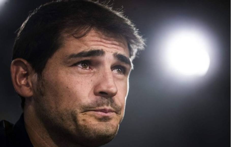 El portero español Iker Casillas, campeón del Mundo en el 2010 y actualmente en el Porto se conmovió tras el sismo en México: 'Mucha fuerza México!!', escribió el guardameta .