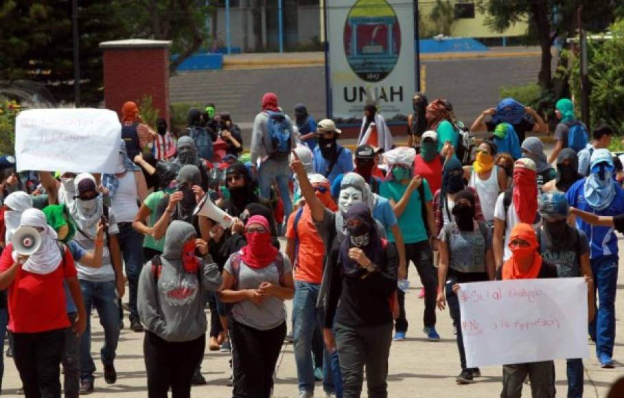 La Unah afectada por las protestas. Autoridades universitarias confirmaron en junio la cancelación del tercer período académico a 18 carreras de la Universidad Nacional Autónoma de Honduras (Unah) tras más de 20 días sin clases a causa de tomas y protestas ejecutadas por estudiantes. <br/>