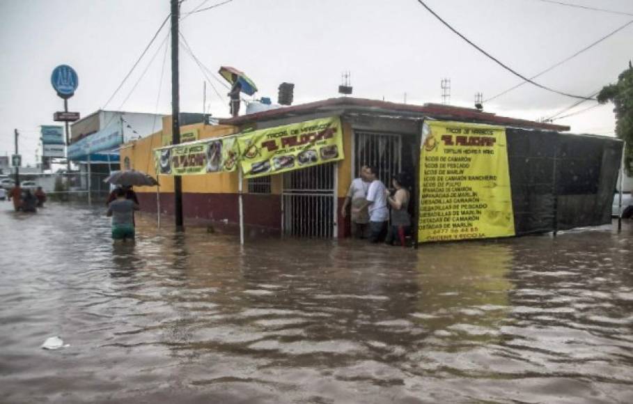 Ante la situación que prevalece en la región, el gobierno federal mexicano declaró el estado de emergencia por lluvias en once municipios del estado.<br/>