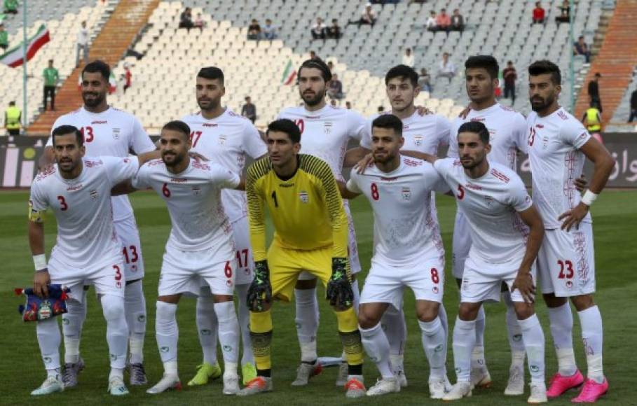 La selección de Irán le recetó una paliza de 14-0 a Camboya en un histórico partido con mujeres en las gradas.