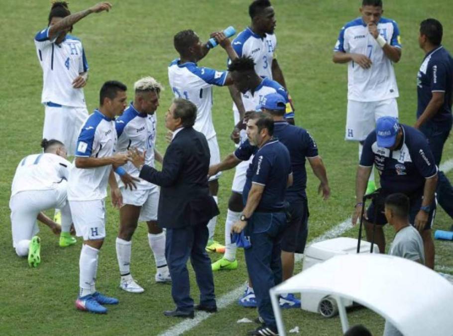 Incluso durante el pequeño descanso, Pinto no paró de dar instrucciones.