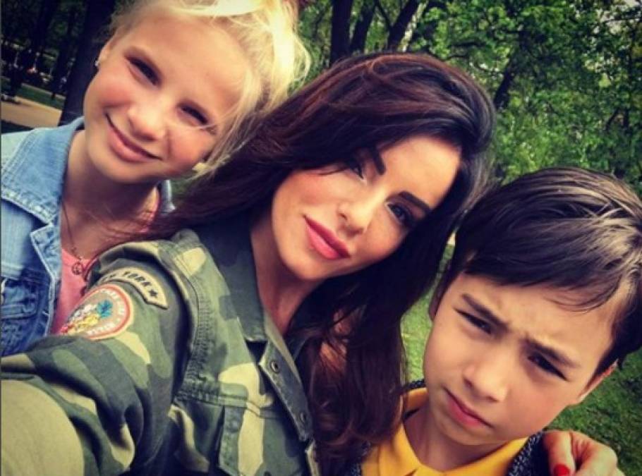 Volkova estuvo casada y tiene dos hijos, Viktoria de 13 años y Samir de 10.