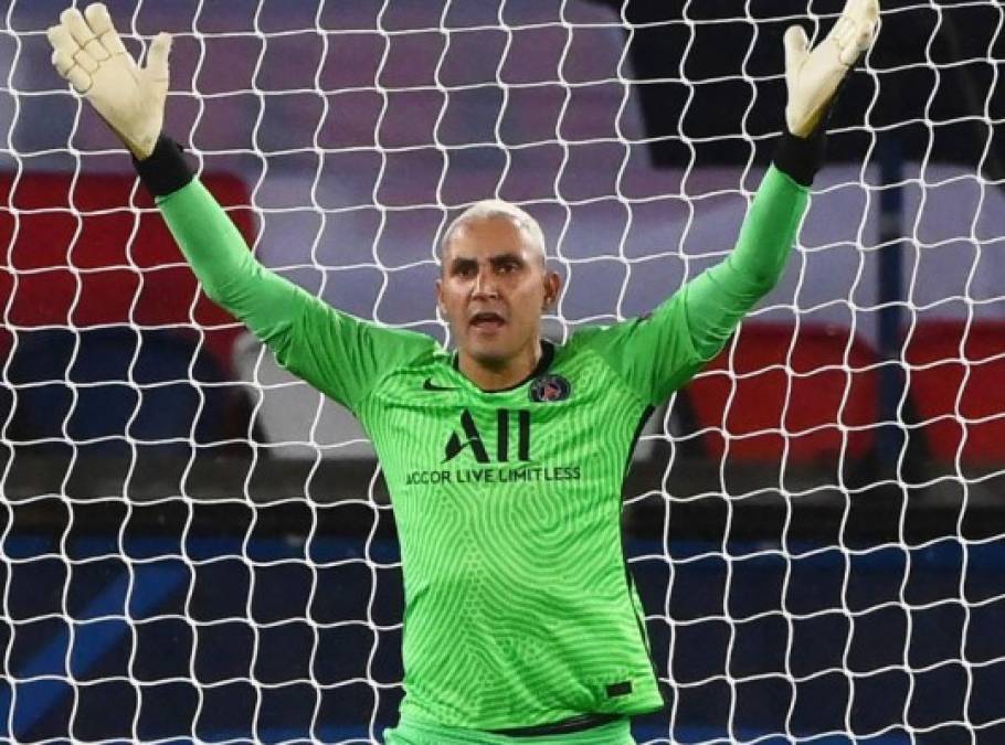 Keylor Navas se robó el show bajo los tres palos pese a la derrota del PSG ante Manchester United. El tico una vez más respondió a lo grande en la Champions.