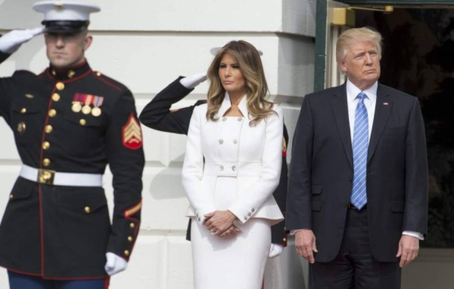 La primera dama de Estados Unidos, Melania Trump, realizó este miércoles su primera aparición oficial en la Casa Blanca desde la asunción de su esposo, el magnate republicano Donald Trump.