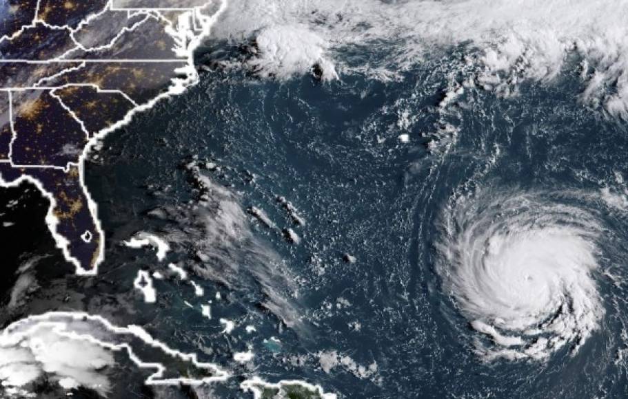 El tamaño del huracán Florence es 'asombroso', advirtió el director del Centro Nacional de Huracanes (NHC, en inglés), Ken Graham. 'Podría cubrir varios estados fácilmente con solo la cobertura de nubes. Esto no es solo un evento costero', agregó.