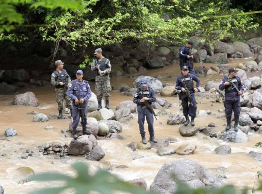 Según los testigos y mismos dueños del balneario, Plutarco Ruiz les amenazó con incriminarlos si contaban lo sucedido, ellos guardaron silencio, pero Plutarco, Aris Maldonado su amigo, y su guardaespalda enterraron los dos cuerpos en las orillas del río Aguagua (cerca del balneario) en el municipio de la Arada, Santa Bárbara. <br/><br/>